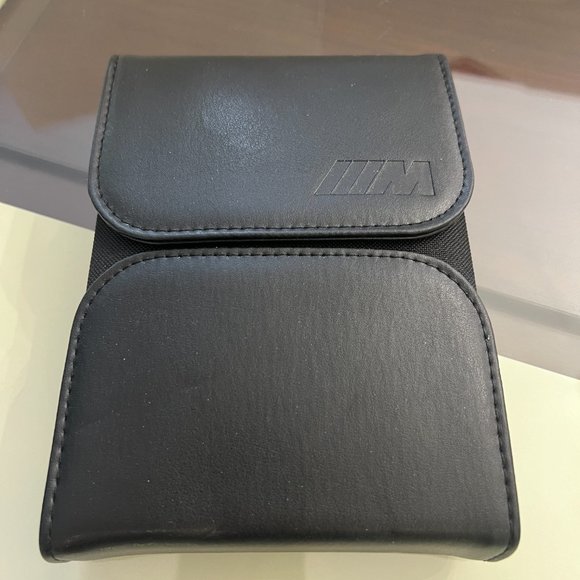 2020 BMW M5 Owner Manual and Service Guide with Portfolio! - Picture 9 of 9